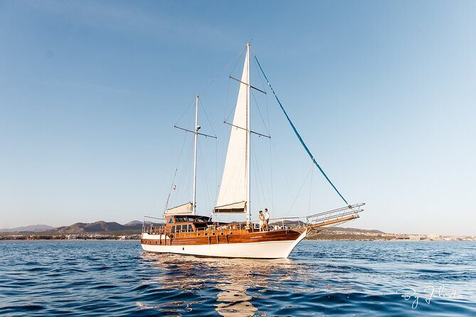 Cabo San Lucas Luxury Sailing Yacht and Dinner with a Chef - FAQ
