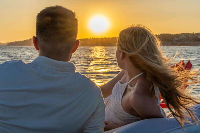 Cabo San Lucas: Luxury Yacht Cruise - Setting Sail in Style: What the Tour Offers