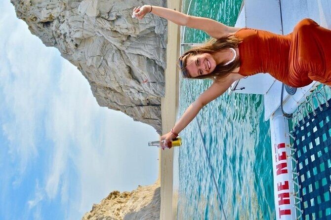 Cabo San Lucas Sunset Cruise with Unlimitted Drinks - FAQ