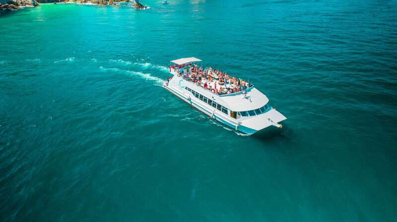 Cabos: Cabo Wave Cruise with Snorkeling, Lunch & Open Bar - FAQ