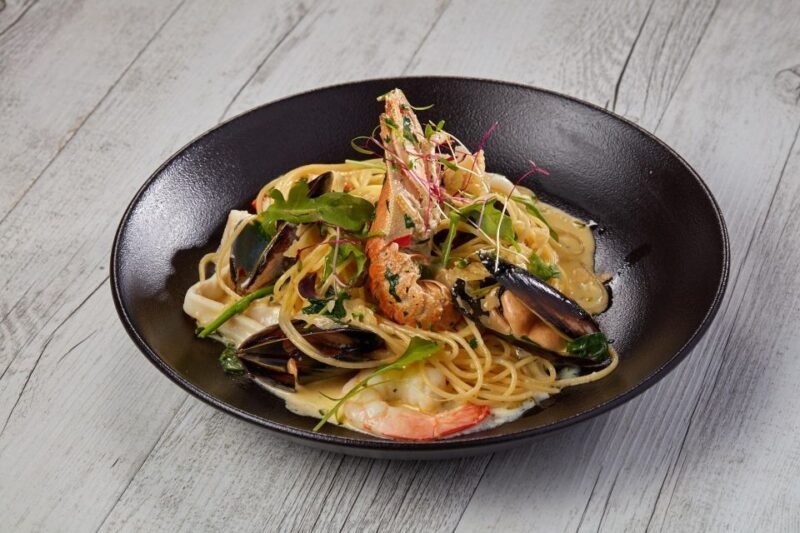 Cairns: Night at the Aquarium Guided Tour & 2 Course Dinner - How This Tour Stands Out and Who Should Book