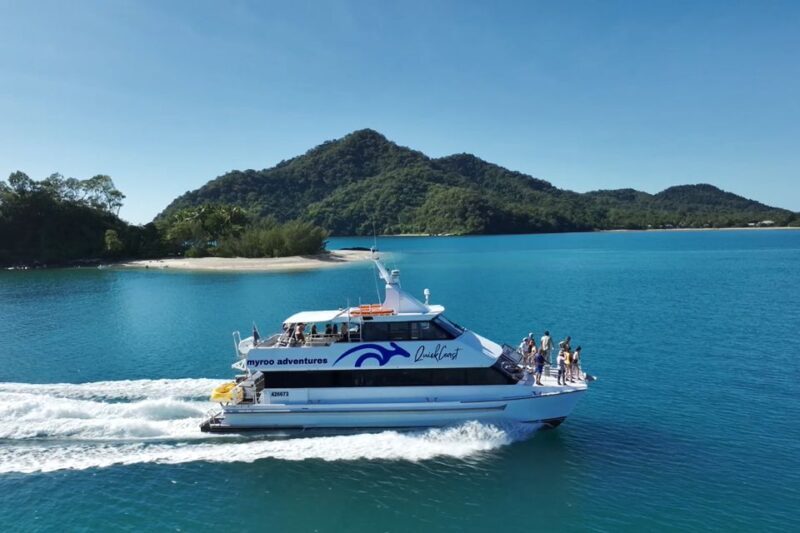 Cairns: Outer Great Barrier Reef & Dunk Island Small Group - Lunch and Relaxation — A Tasty Break