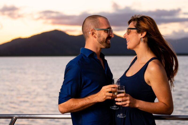 Cairns: Spirit of Cairns Dinner Cruise - Live Music and Atmosphere