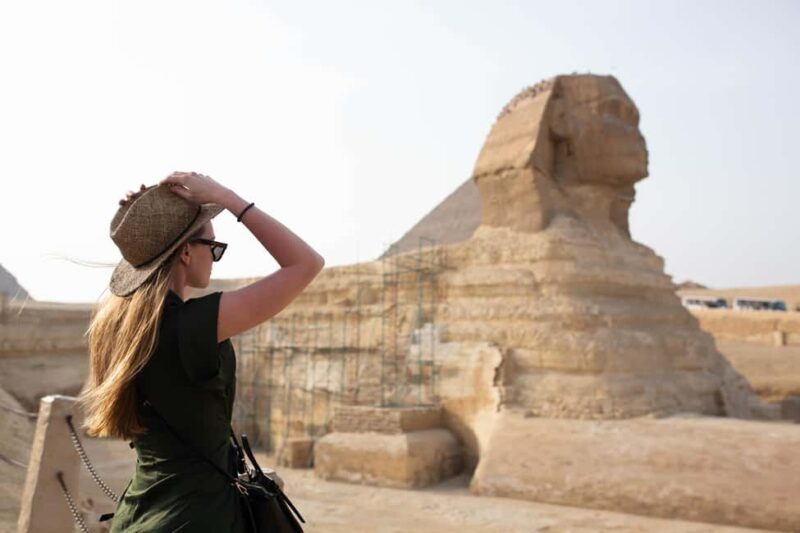 Cairo: Female-Guided Pyramids, Bazaar, and Museum Tour - Key Points