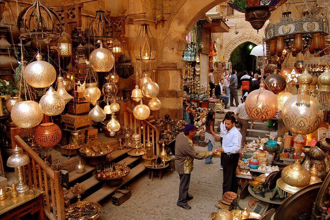 Cairo Highlights Day Tour to Giza Pyramids, Egyptian Museum & Khan Al Khalili - Exploring the Giza Pyramids and Sphinx