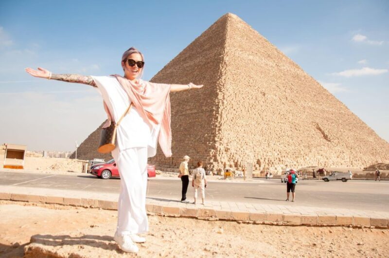 Cairo: Pyramids, Bazaar & Museum with Female Guide - Key Points