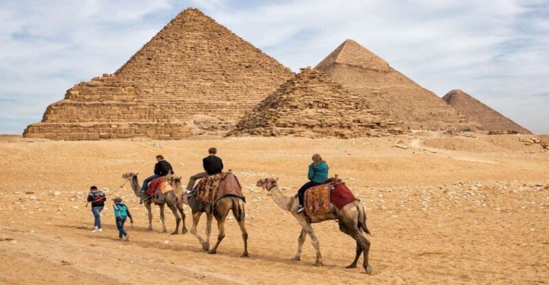 Cairo: Shared Half-Day tour of the Pyramids of Giza &guide - The Pros and Cons
