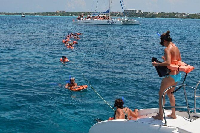 Cancun All Inclusive Catamaran Tour to Isla Mujeres - Free Time on Isla Mujeres: Exploration and Shopping