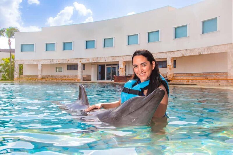 CANCUN: Dolphin Swim Adventure with buffet and soft drinks - Who Will Enjoy This Tour?
