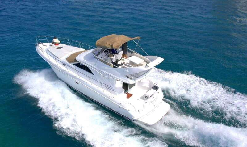 Cancun: Exclusive Sea Ray Express Bridge for 14 people - Key Points