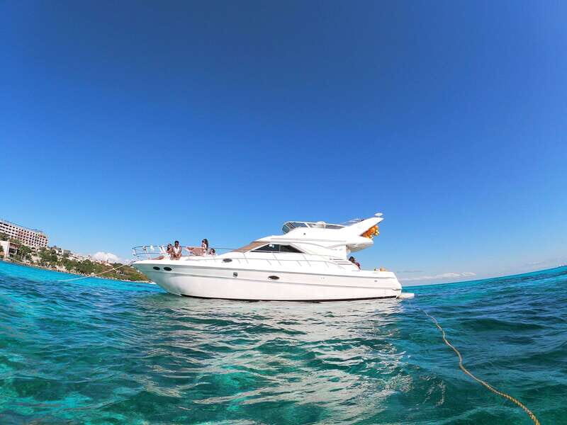 Cancun: Exclusive Sea Ray Express Bridge for 14 people - FAQ