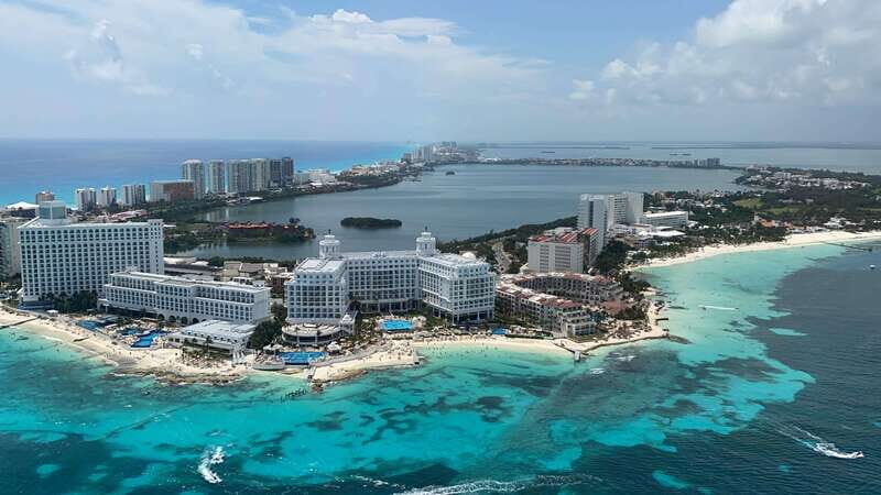 Cancun Hotel Zone: Panoramic Flight - A Closer Look at the Cancun Hotel Zone: Panoramic Flight Experience