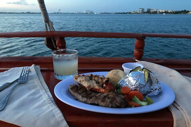Cancun Lagoon Sunset Sailing Trip aboard classic Galeón with Dinner and Free bar - Pros and Cons at a Glance