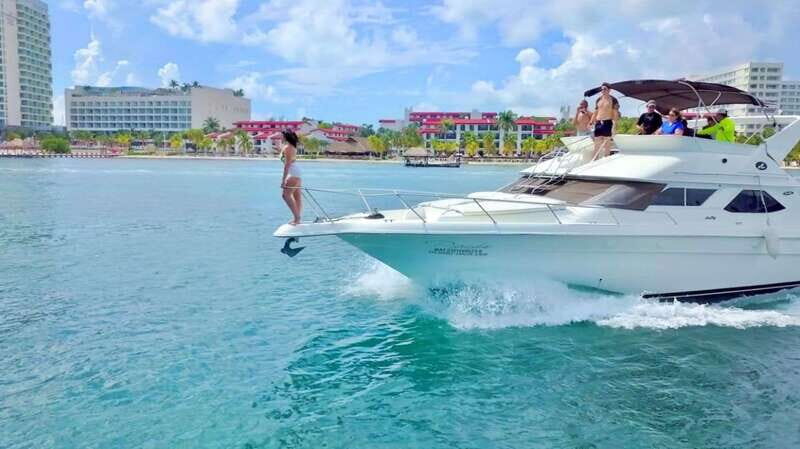 Cancun: Private Luxury 46-Feet Flybridge Yacht Cruise - A Closer Look at the Yacht Cruise Experience