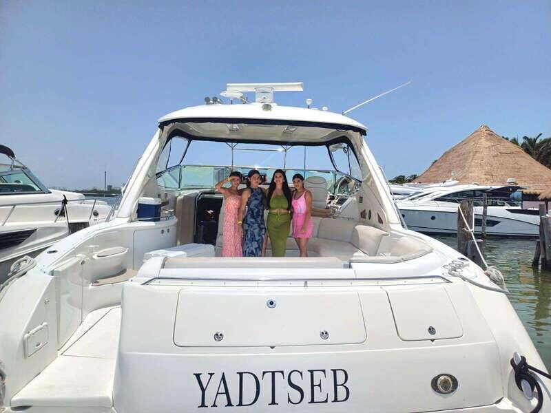 Cancun private yacht Sea Ray Sundancer 60 feet - An In-Depth Look at the Cancun Private Yacht Experience