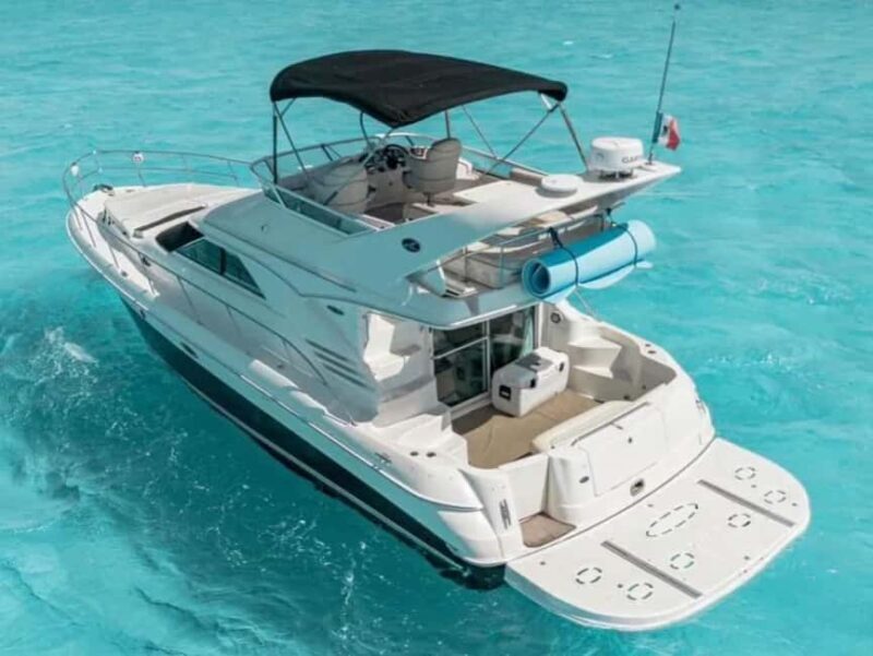 Cancún: Sea Ray F43 yacht rental to Isla Mujeres - The Value of a Private Yacht