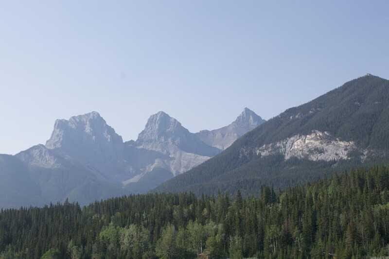 Canmore: Bow River Scenic Float Tour - The Guides and Group Size