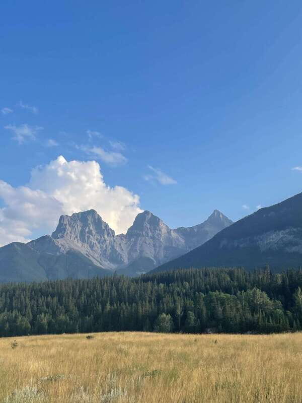 Canmore: Guided Town Walking Tour with Sweet Treat and Drink - Key Points