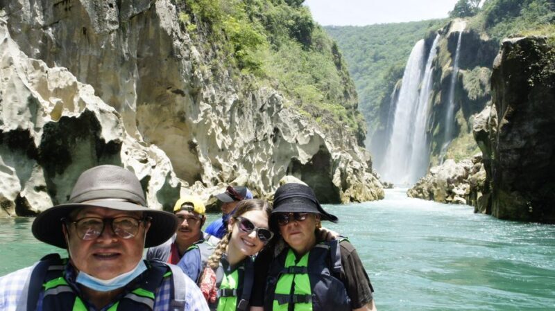 Canoe ride to Tamul waterfall from San Luis Potosí - An In-Depth Look at the Canoe Ride to Tamul Waterfall
