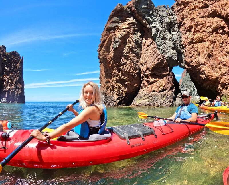 Cape Chignecto: Three Sisters Kayaking Day Tour - A Quiet Beach and a Homemade Picnic