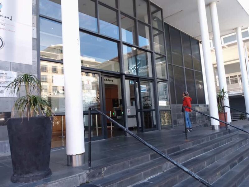 Cape Town: Robben Island Ferry and Guided Tour - Key Points