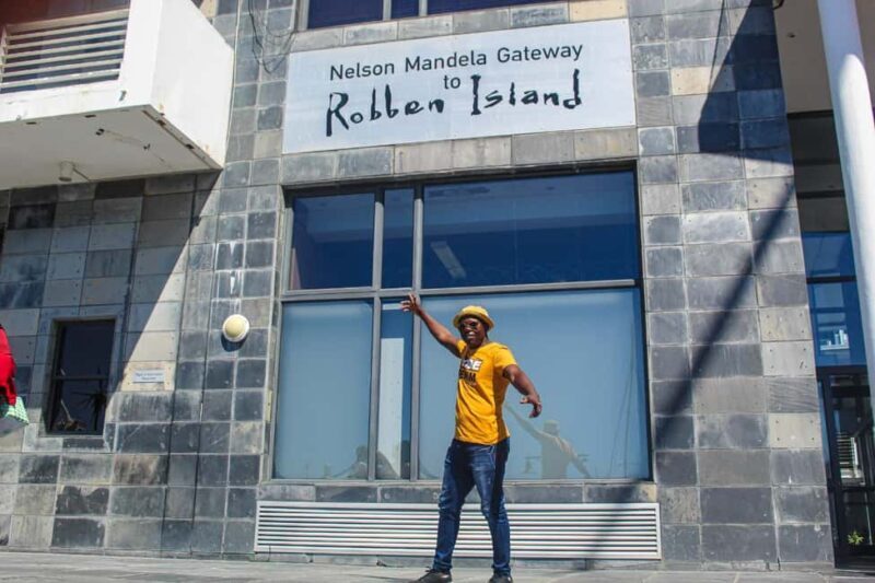 Cape Town: Robben Island Plus Long March To Freedom Tour - Key Points