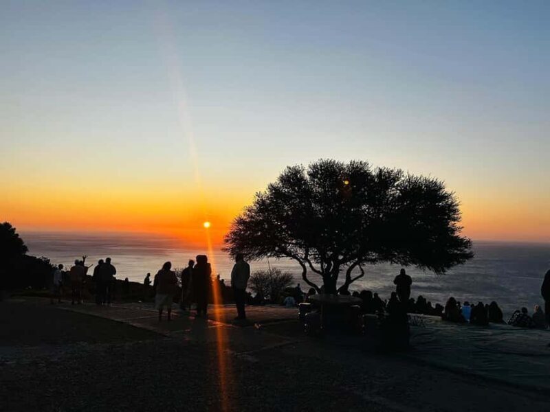 Cape Town: Sunset Bus Tour with Picnic on Signal Hill - Key Points