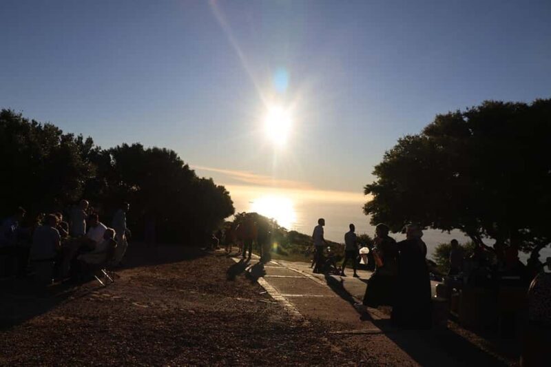 Cape Town: Sunset Bus Tour with Picnic on Signal Hill - A closer look at what this tour offers