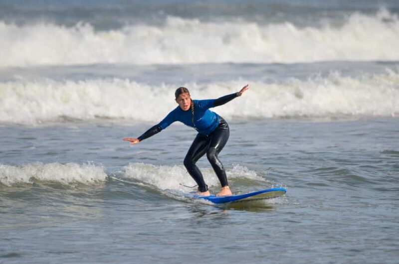 Cape Town:Learn to surf with the best view of Table Mountain - Key Points