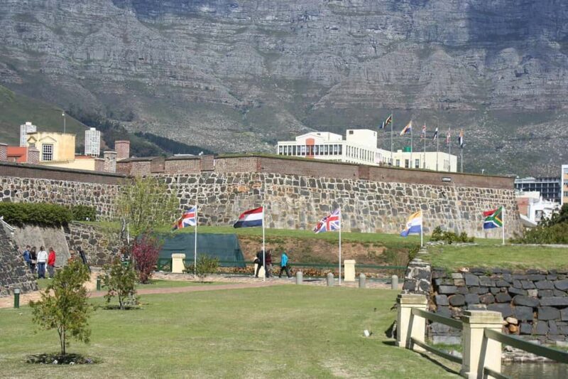 Cape Town:Robben Island,& Table Mountain private city tour - FAQs