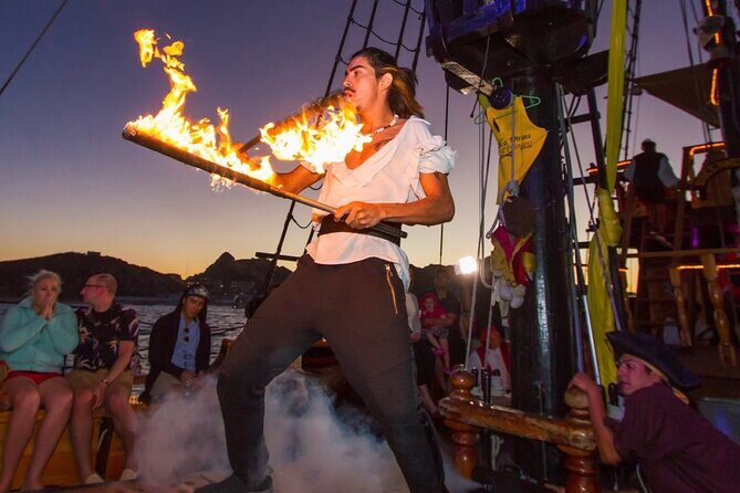 Capitan Hook, Pirates Show and Ship Dinner at Cancun - Key Points