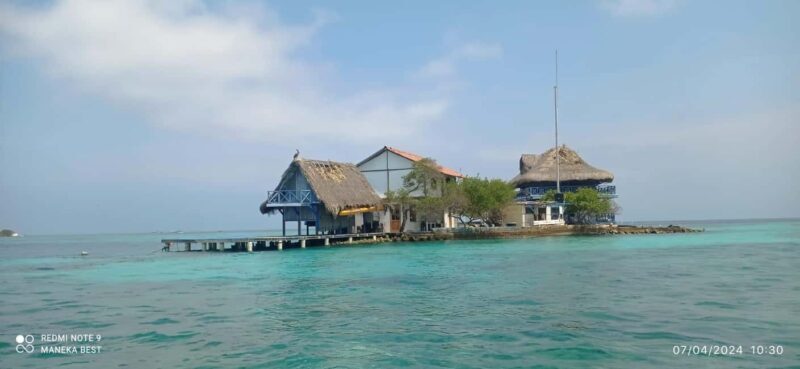 Cartagena: 5 ISLANDS by speedboat with SNORKELING & LUNCH - Key Points