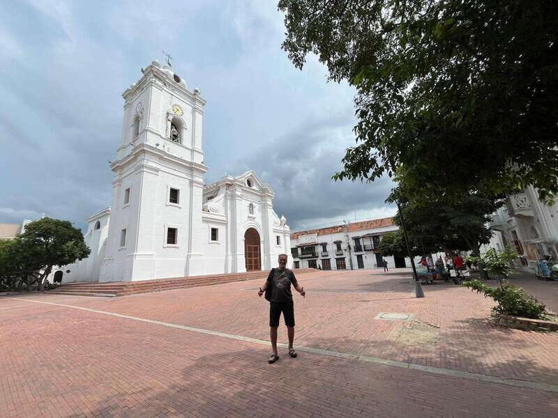 Cartagena: Barranquilla and Santa Marta BILINGUAL GUIDE - The Journey Begins: From Cartagena to Santa Marta