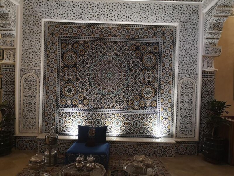 Casablanca City Night Tour and Traditional Moroccan Dinner - Who Should Consider This Tour?