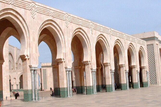 Casablanca Guided Tour with professional guide and lux vehicle - Authenticity and Cultural Insights