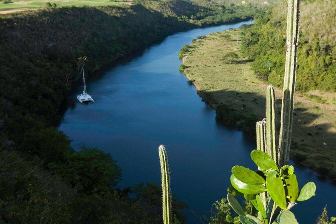Catalina Island - Snorkeling tour on a luxury catamaran - Scenic Return: Cruise Along the Coast and Chavon River