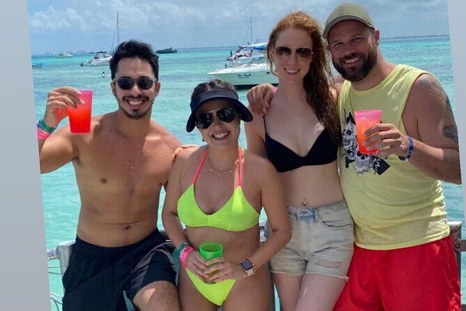 Catamaran for couples an open bar to Isla Mujeres From Cancun - Key Points