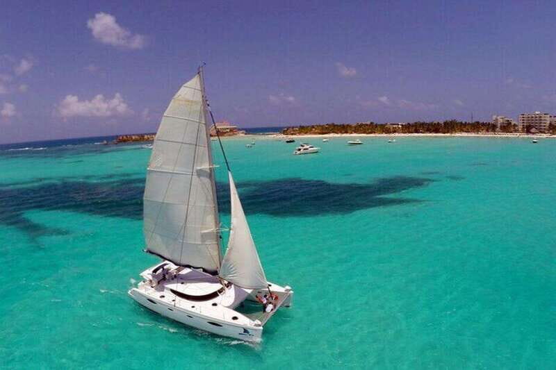 Catamaran party Isla Mujeres with drinks & lunch - An In-Depth Look at the Catamaran Tour to Isla Mujeres
