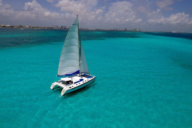 Catamaran Sailing to Isla Mujeres From Cancun - Key Points