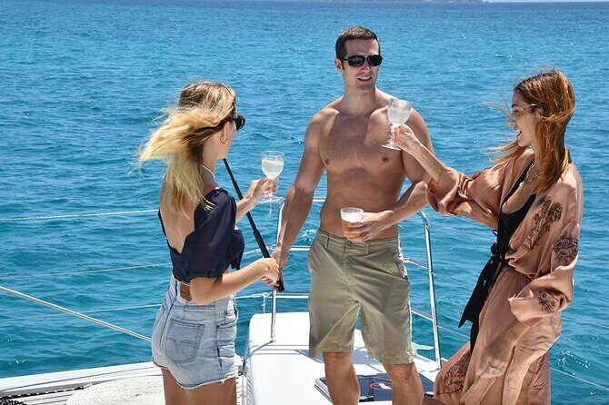 Catamaran Sailing Tour to Isla Mujeres with Snorkeling - Beach Club Lunch and Open Bar: A Relaxed Pause