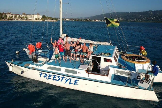 Catamaran, snorkeling & Dunn's River Falls - Key Points