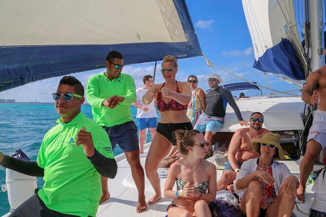 Catamaran Snorkeling Tour from Cancun with Buffet Lunch - The Buffet Lunch and Refreshing Drinks