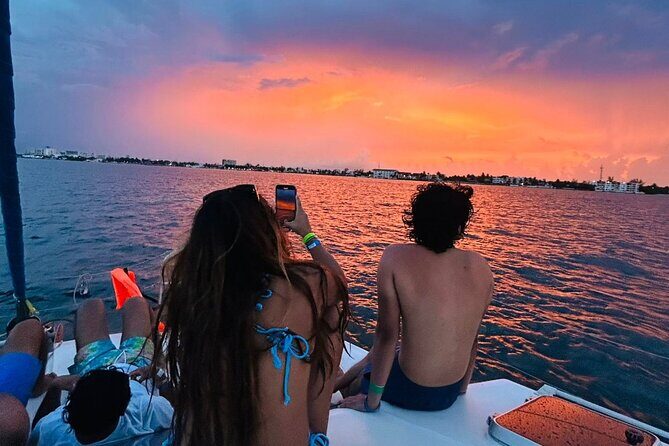 Catamaran Sunset Open Bar and Snacks - Key Points
