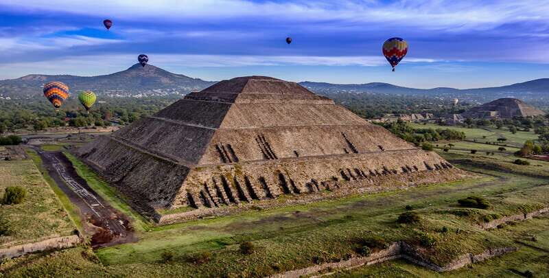 CDMX: Fly over Teotihuacan in a hot air balloon, with transfers and breakfast included. - Visiting Teotihuacan with an Expert Guide