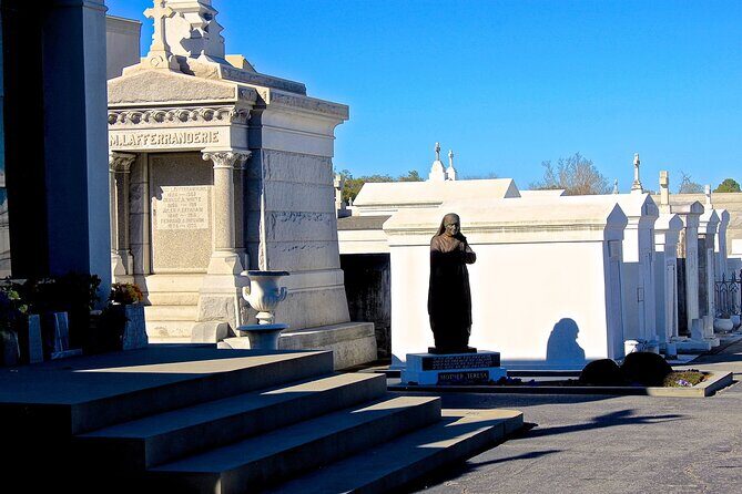 Cemetery Tour New Orleans - What to Expect from the Cemetery Tour