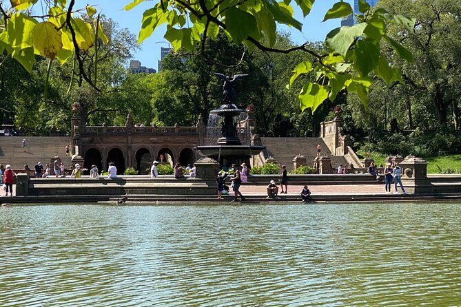 Central Park Scenic Walk with Local Guides - The Itinerary in Detail: What to Expect