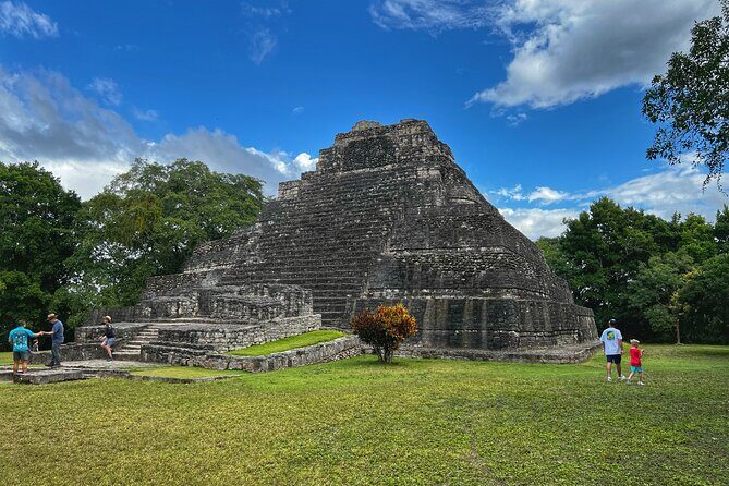 Chacchoben Mayan Ruins and Mahahual Lighthouse Combo Tour - Exploring the Chacchoben Ruins