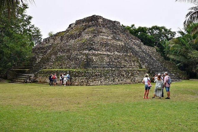 Chacchoben Mayan Ruins Tour with Certified Guide - Exploring the Chacchoben Mayan Ruins