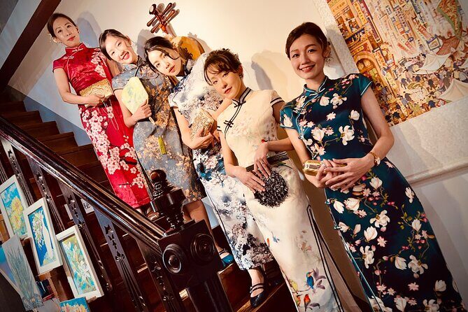 Changing Cheongsam in Dadaocheng, Taipei City - An In-Depth Look at the Dadaocheng Cheongsam Experience