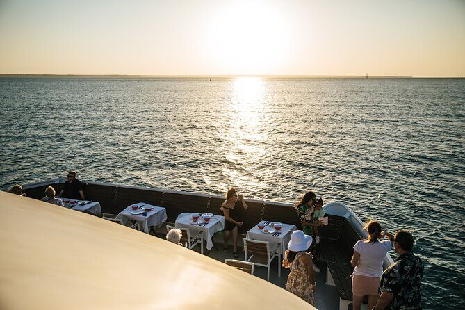 Charles Darwin Dinner Cruise - Key Points